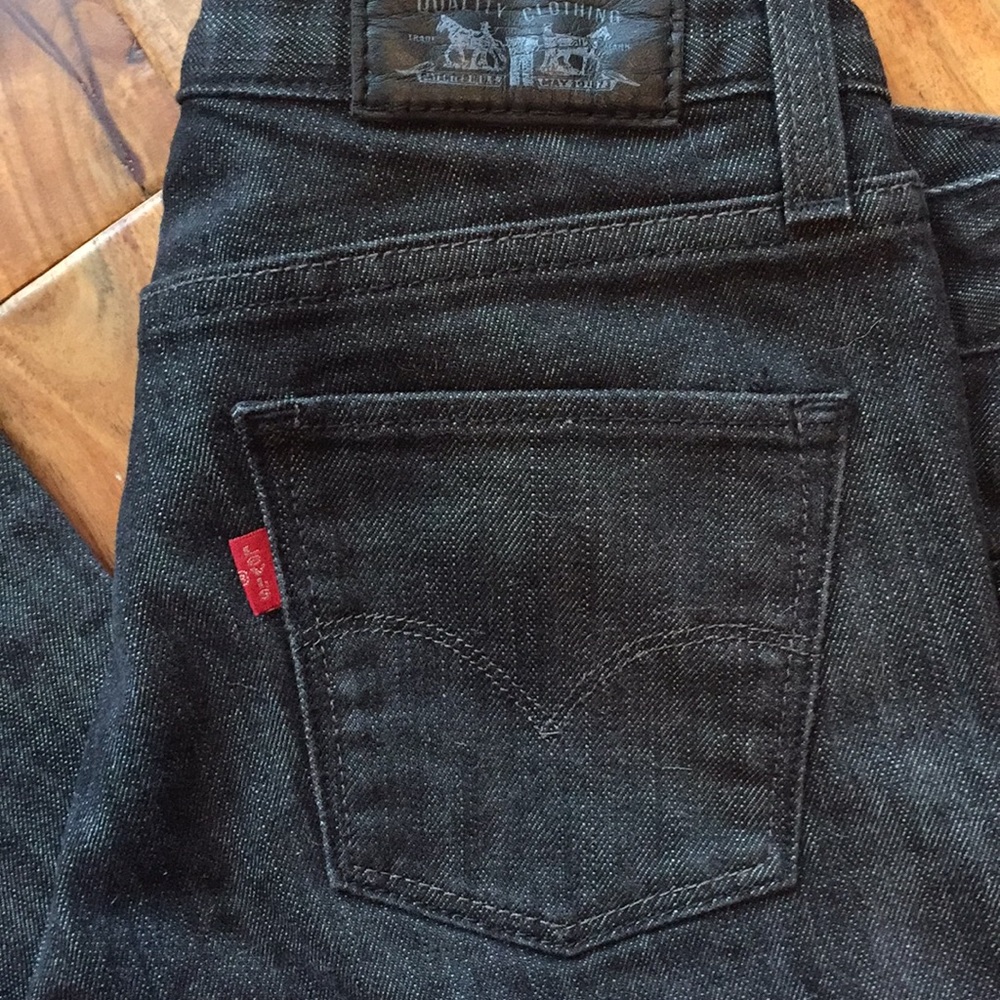 Levi’s blackish boot Jeans 553 size 6/28 like new!